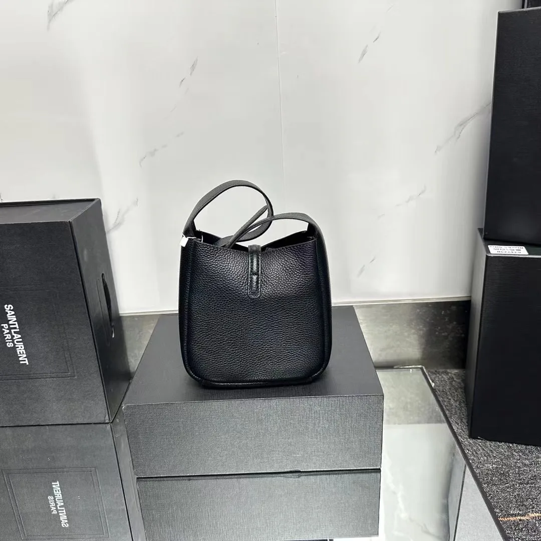 SaintLaurent YSL LE 5 À 7 supple baby in grained leather - Bag
