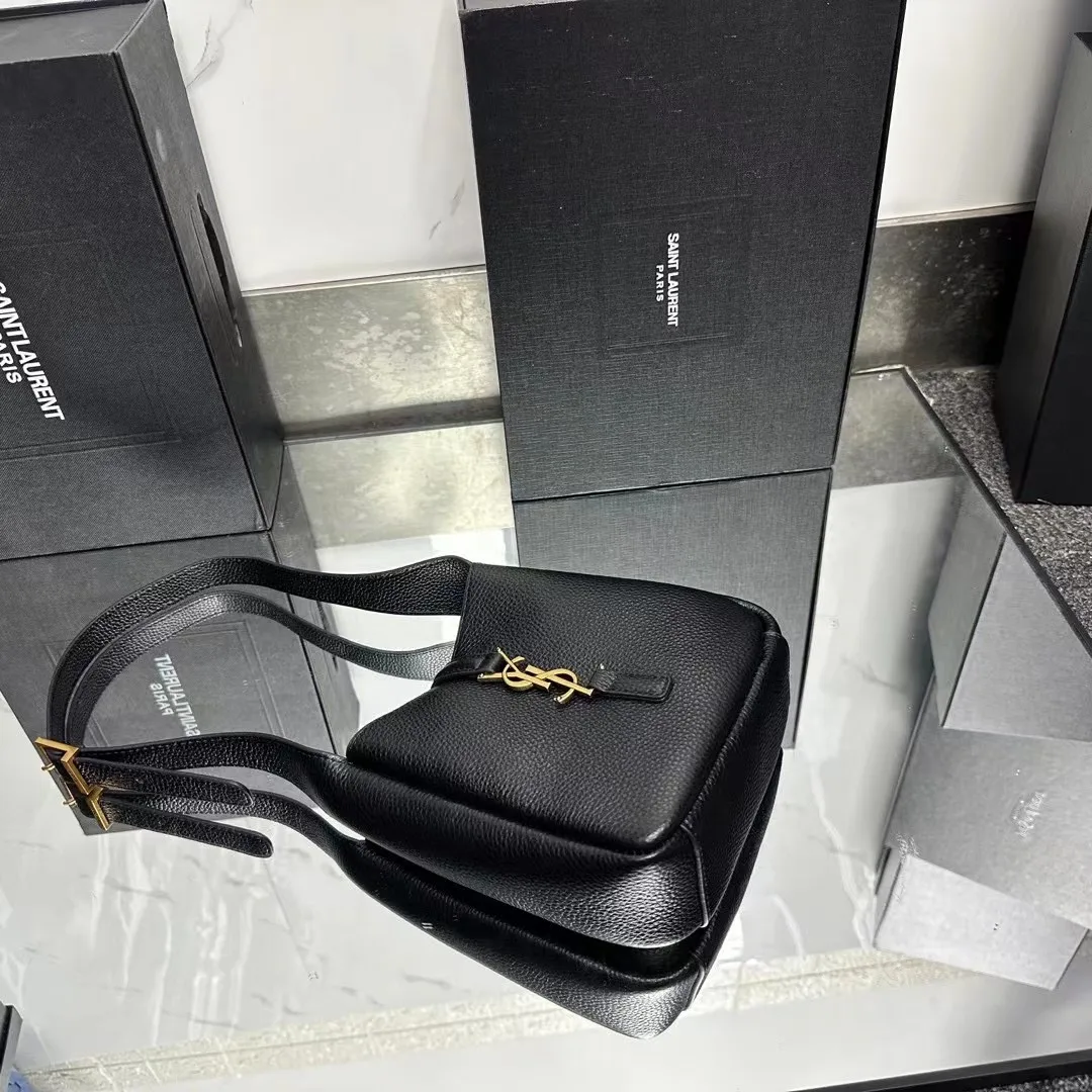 SaintLaurent YSL LE 5 À 7 supple baby in grained leather - Bag