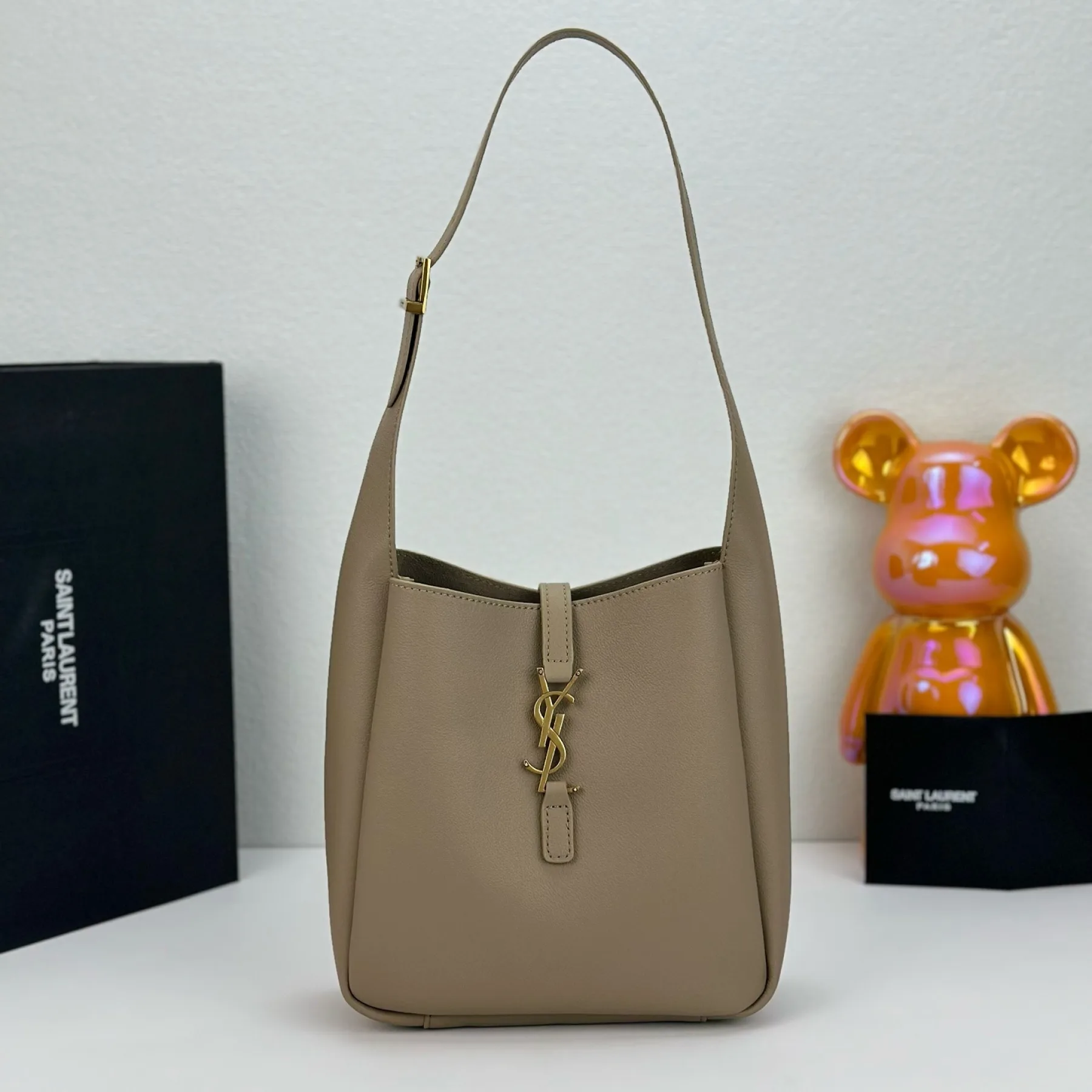 Saint Laurent LE 5 À 7 small bag in soft python Beige - Bag