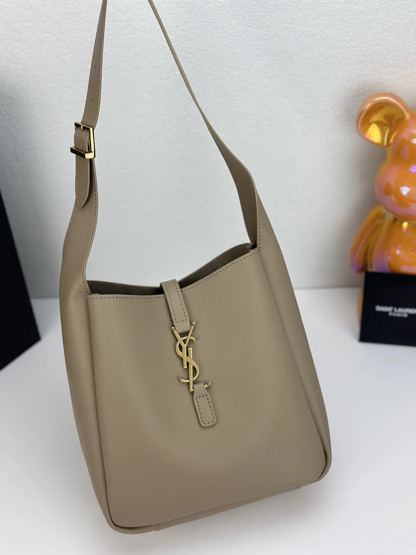 Saint Laurent LE 5 À 7 small bag in soft python Beige - Bag