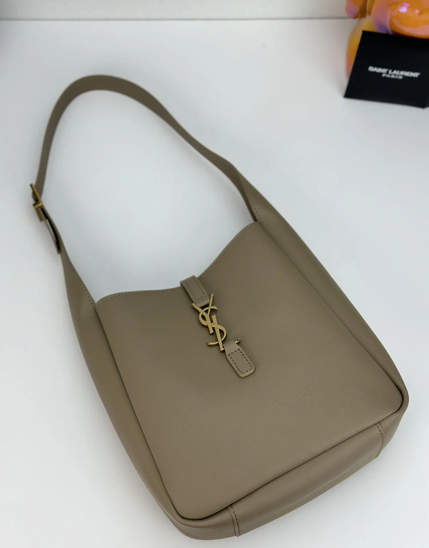 Saint Laurent LE 5 À 7 small bag in soft python Beige - Bag