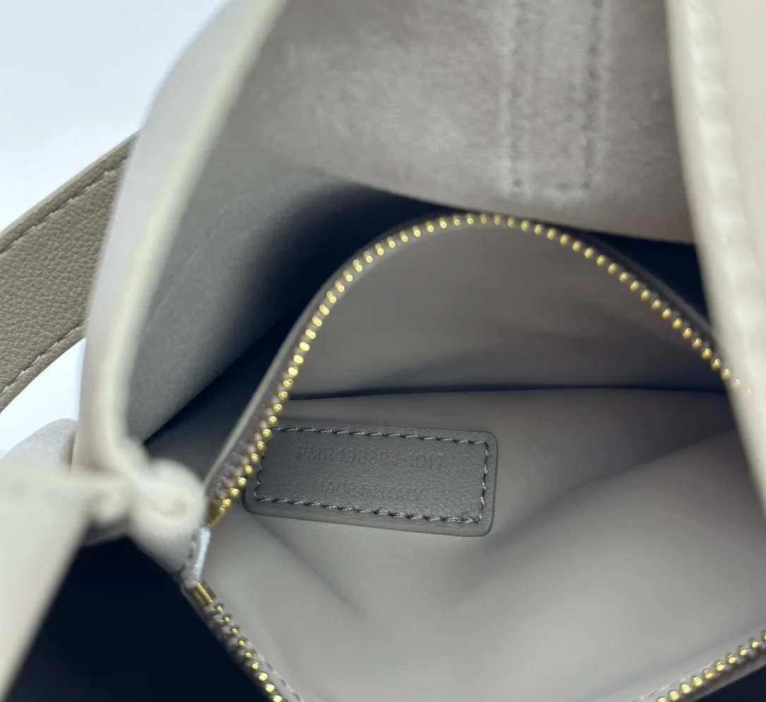 Saint Laurent LE 5 À 7 small bag in soft python Beige - Bag