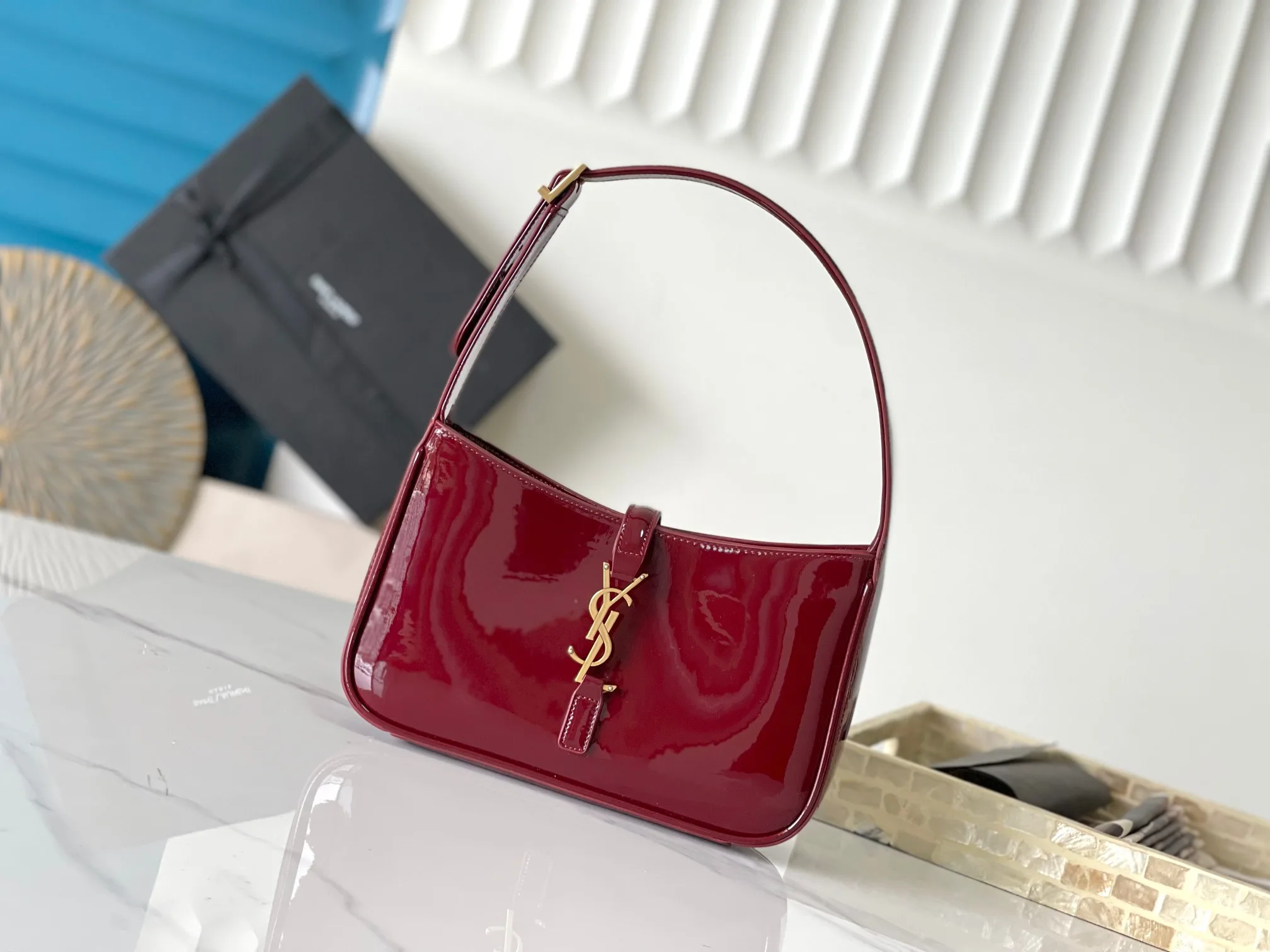 Saint Laurent YSL Le 5 à 7 hobo bag - Wine Bag