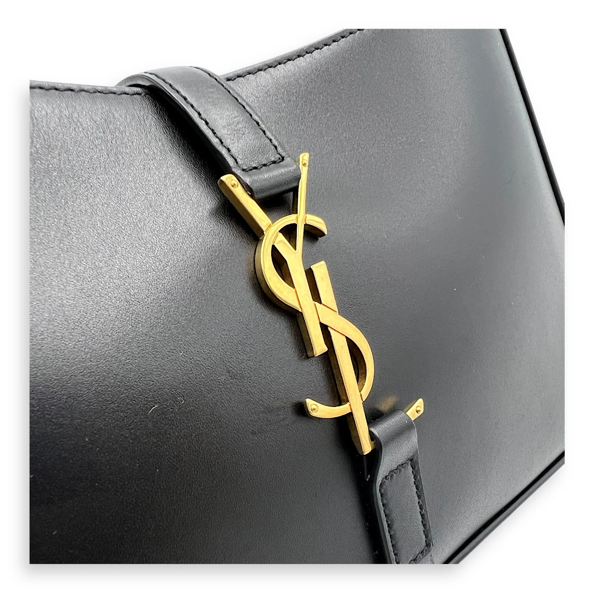 Le 5 A 7 Shoulder Bag Black in Calfskin, Gold hardware