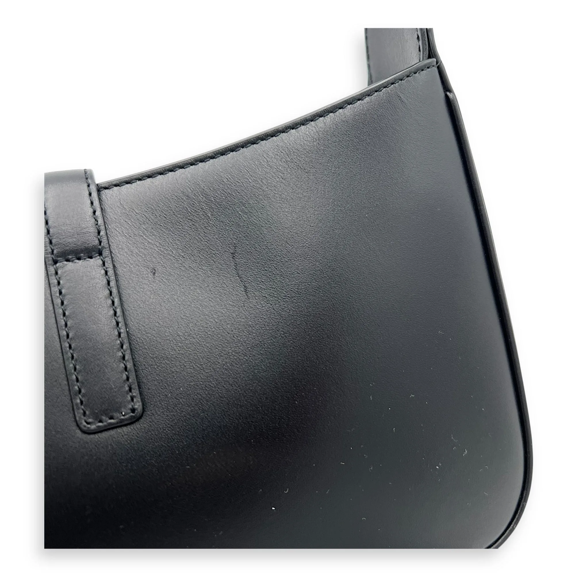 Le 5 A 7 Shoulder Bag Black in Calfskin, Gold hardware