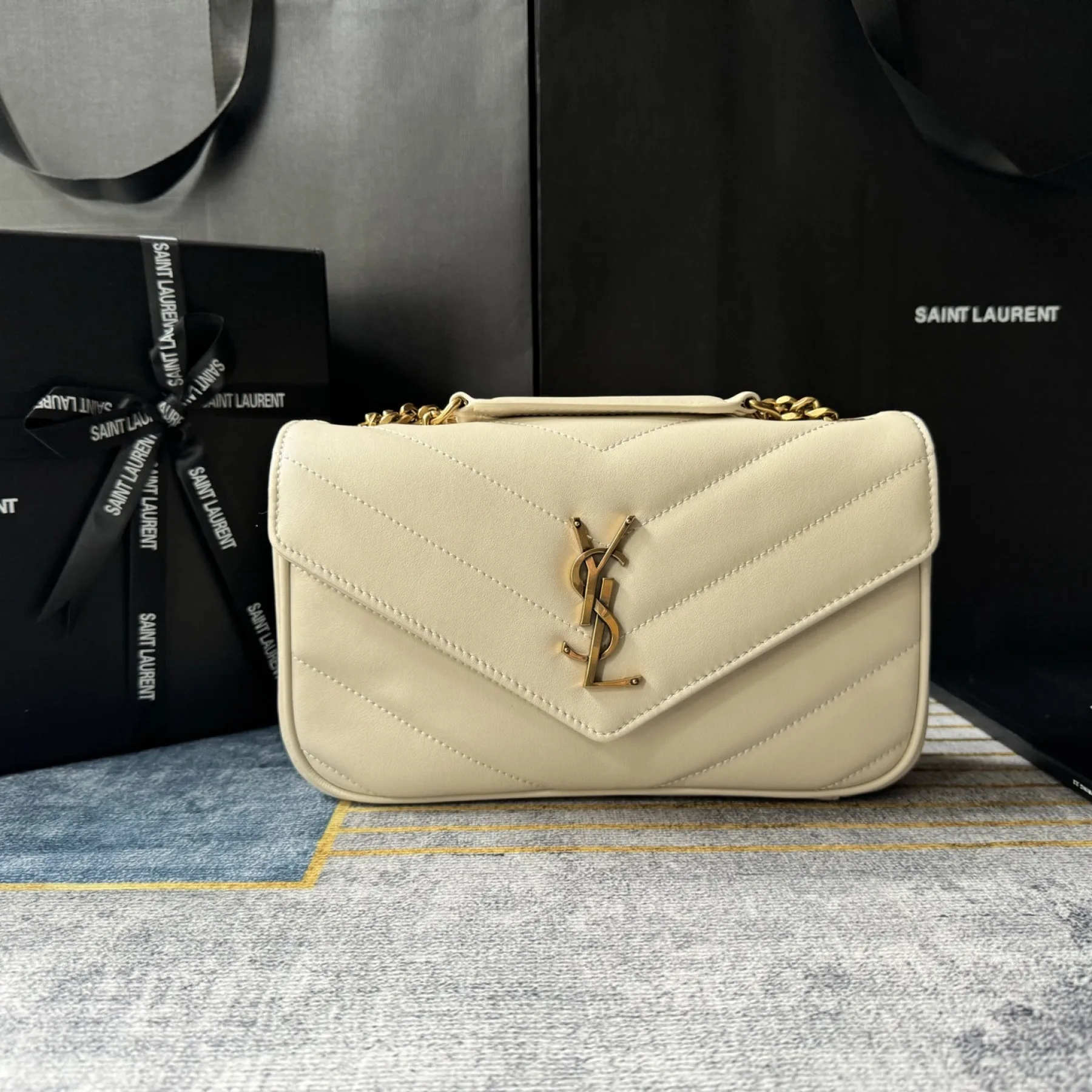 SAINT LAURENT LOULOU in MATELASSÉ Lambskin - White